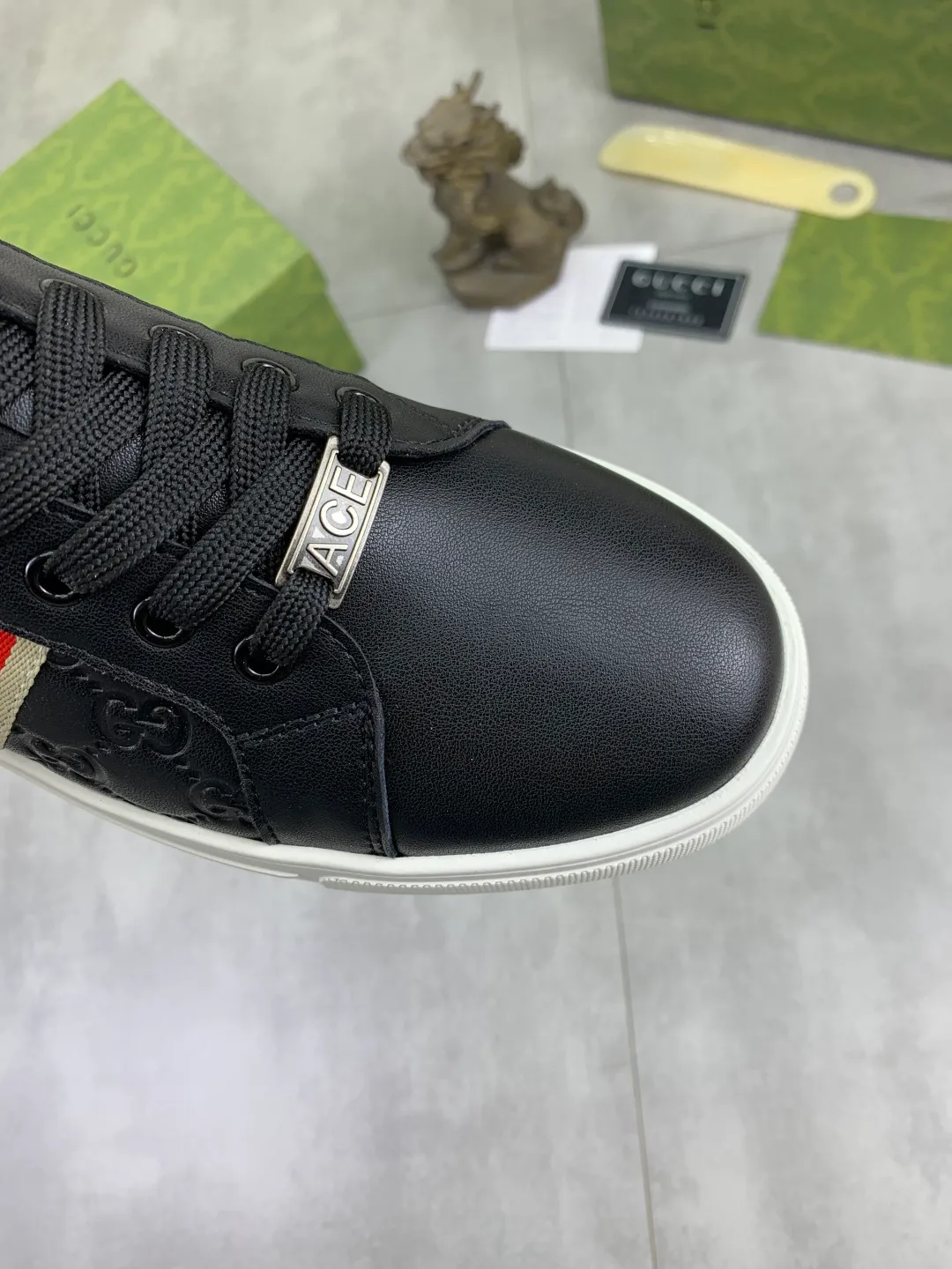 Men's Men's Shoes P420 💰[New Style] 🆘 The latest model from Gucci's official website🎁Classic casual and fashionable men's shoes👟Hot style💥Simple and elegant style, exclusive for trendy men. Unique latest brand elements from the official website👑Gucci original decoration, fashionable and generous, made of original soft calfskin fabric➕Comfortable soft sheepskin lining ✅The official website specifies wear-resistant rubber outsole_full of elasticity, classic model taken in real life🎬Color: 2️⃣colors available😍Number: 38-44